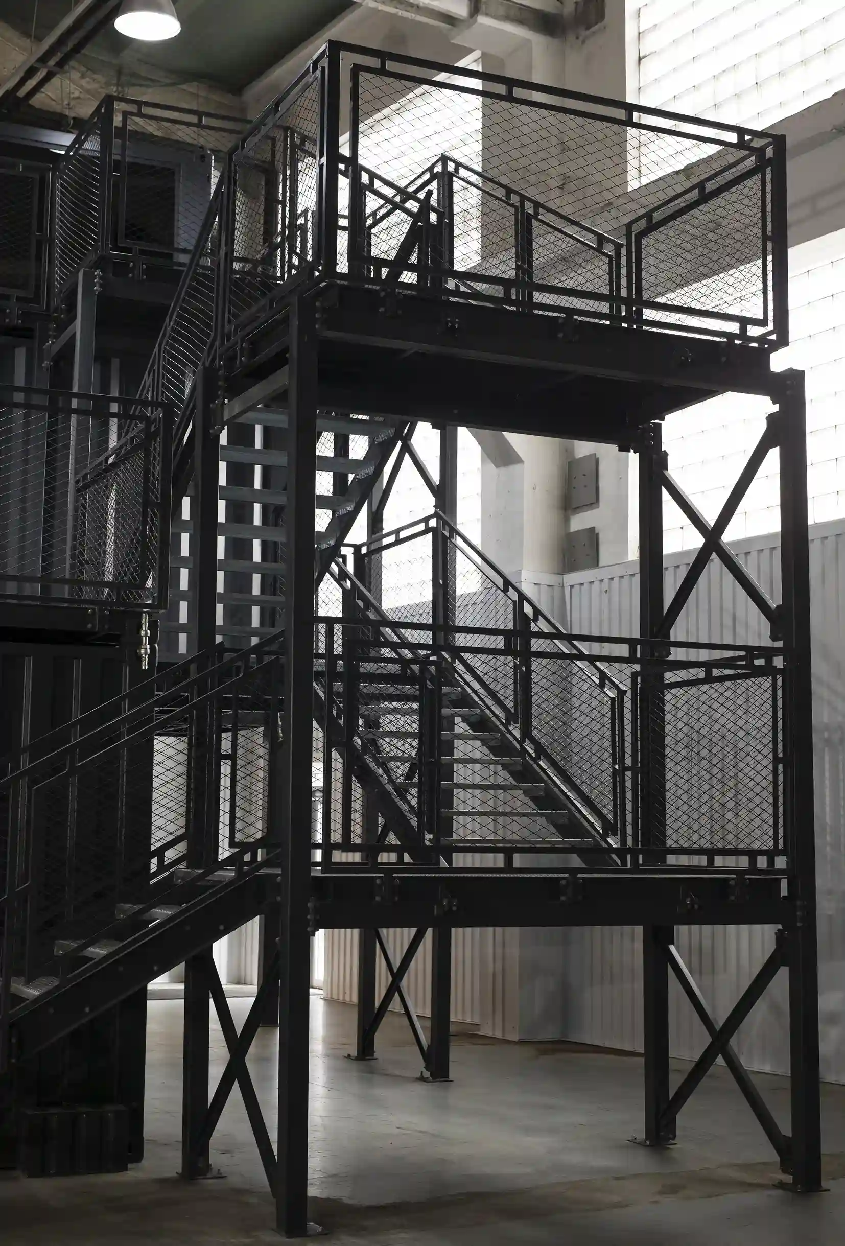 الهياكل والمستودعات الجاهزة